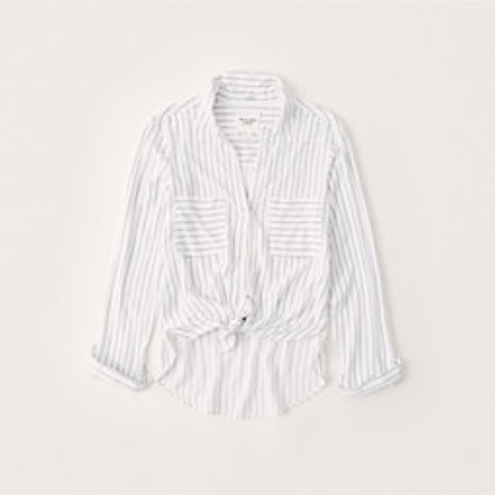 Abercrombie & Finch long sleeve tie front top